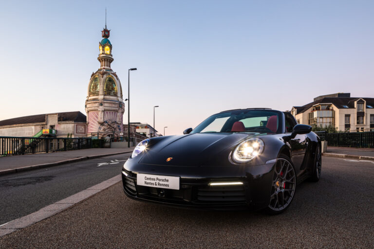 Porsche en Ville - Nantes - 911 devant la Tour LU